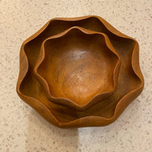 Load image into Gallery viewer, Wooden Scalloped Bowl Set
