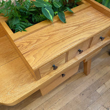 Load image into Gallery viewer, Oak Cobbler&#39;s Bench
