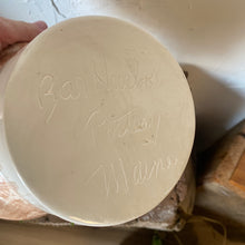 Load image into Gallery viewer, Beige &amp; White Scallop Planter
