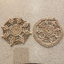 Load image into Gallery viewer, Seashell Trivet Set
