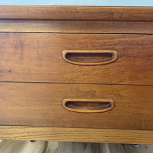 Load image into Gallery viewer, Lane End Table

