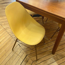 Load image into Gallery viewer, Vintage Shell Dining Chair Set
